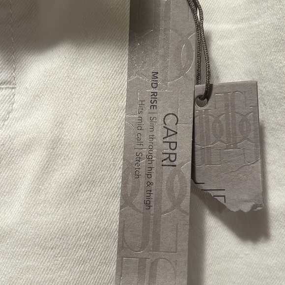 NWT Jennifer Lopez White denim capri Size 8 - Picture 6 of 7